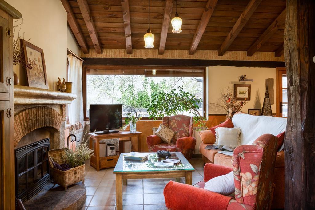 Casa Rural La Casa Del Bosque นาวากอนเซโค ภายนอก รูปภาพ