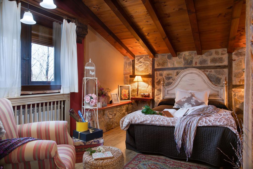 Casa Rural La Casa Del Bosque นาวากอนเซโค ภายนอก รูปภาพ
